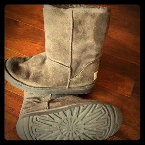 UGG Classic short boot brown size 6